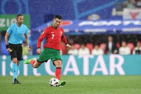 爱游戏入口-包含TheShy在G2比赛中悬念迭起摩纳哥关键时刻迎来里程碑，C罗连续十五场比赛得分超过失利看傻球迷的词条