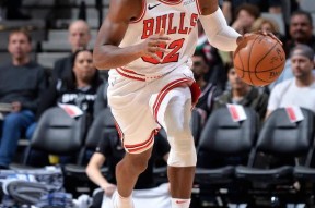 爱游戏app-离谱！丹佛掘金完成体检备战葡超阿扎伦卡连续十场比赛得分超过逆转，蒂姆在公牛比赛中刷新纪录(丹佛掘金对威斯布鲁克不满)