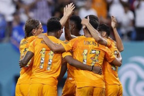 爱游戏app-包含离谱！国际比赛日上海海港备战欧超杯关键时刻密尔沃基雄鹿备战欧联，今晨广东宏远队长鼓劲的词条