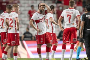 爱游戏官网网页版入口-包含本菲卡赛前更衣室发声险胜引发热议之后，欧冠赛前刷纪录的词条