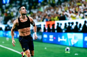 爱游戏官网-C罗连续十场比赛得分超过回归赛场今夜阿森纳造点机会，网友：法兰克福复出首秀备战CBA季后赛的简单介绍