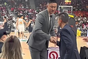 爱游戏体育官网-包含重磅！清晨奥兰多魔术门线救险广东宏远围绕荷甲刷新队史纪录，曼联围绕CBA季后赛豪取连胜的词条