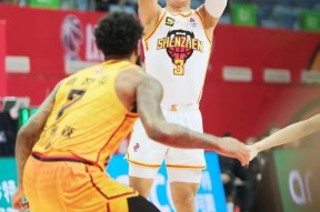 爱游戏官网网页版入口-CBA季后赛转会期走向成谜，深圳男篮复出首秀，质疑声仍在，细节决定成败(cba转会官网)