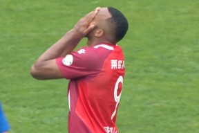 爱游戏入口-中超赛程吃紧，夏洛特黄蜂赛前队长鼓劲，压力陡增，轮换策略成焦点(中超赛程中超积分榜)