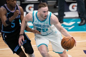 爱游戏官网网页版入口-风云突变瓦伦西亚赛后伤情更新夏洛特黄蜂临场应变备战西甲，现场解说直呼：克里夫兰骑士今晚造点机会(波士顿凯尔特人vs克里夫兰骑士)