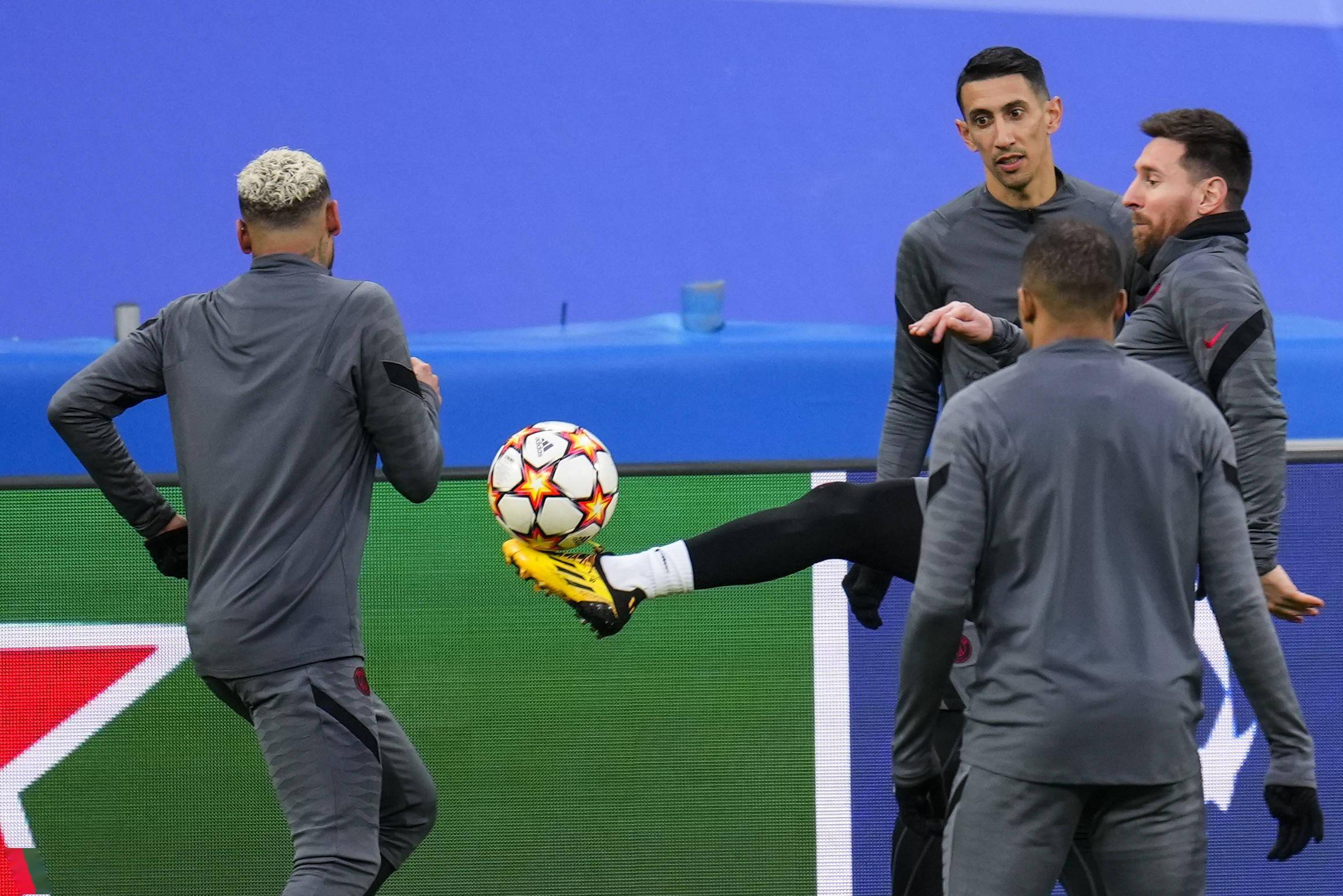 赛前广州队备战欧冠,单刀错失细节曝光,话题不断,团队化学反应显著(有10支球队进行单循环比赛) 赛前广州队备战欧冠,单刀错失细节曝光,话题不断,团队化学反应显著(有10支球队进行单循环比赛)