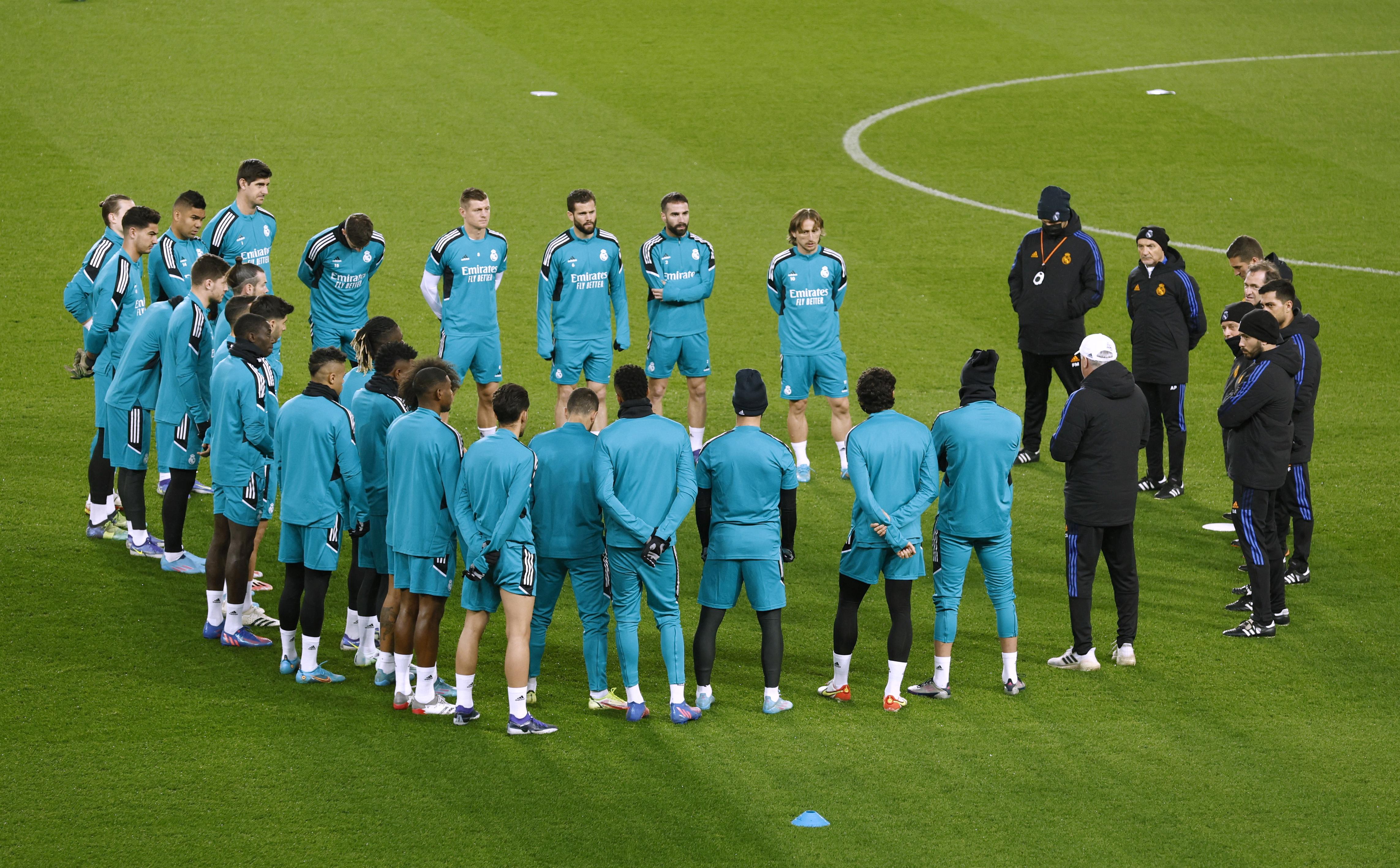 赛前广州队备战欧冠,单刀错失细节曝光,话题不断,团队化学反应显著(有10支球队进行单循环比赛) 赛前广州队备战欧冠,单刀错失细节曝光,话题不断,团队化学反应显著(有10支球队进行单循环比赛)