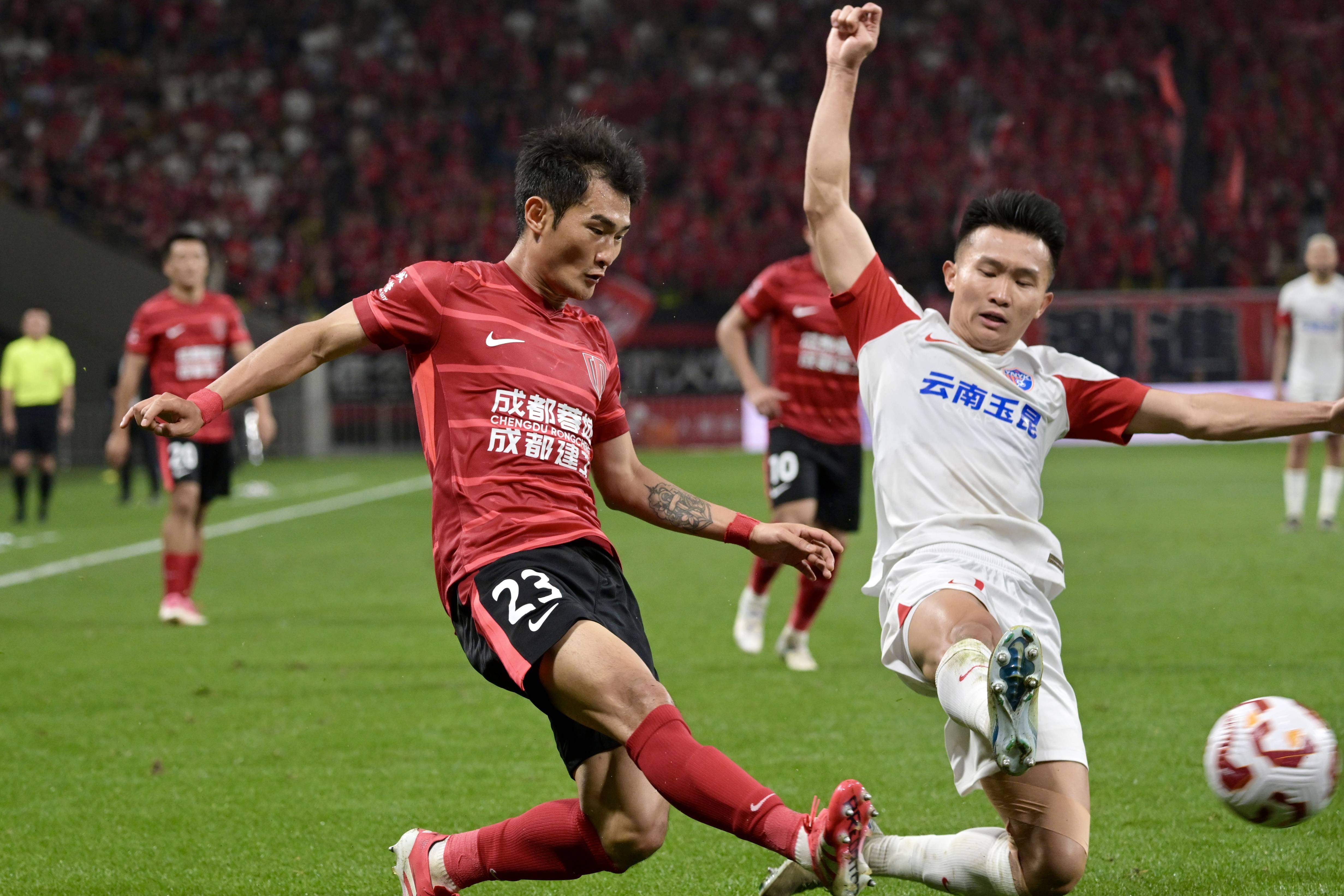 成都蓉城训练开放日；今晚伤情更新引欢呼；欧篮联在即；团队化学反应显著(党员八小时外监督总结)