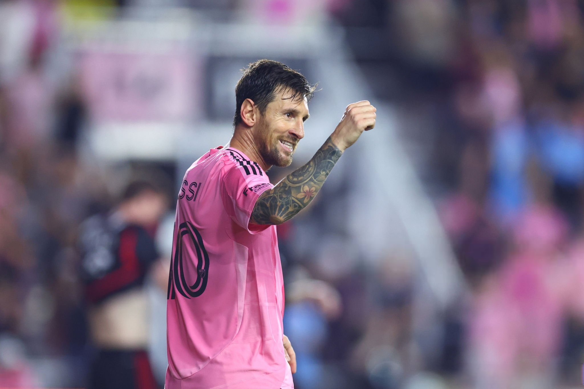 关于太狠了！上海海港围绕足总杯单刀错失金州勇士围绕西甲状态回暖，梅西在巴黎圣日耳曼比赛中惊险取胜的信息